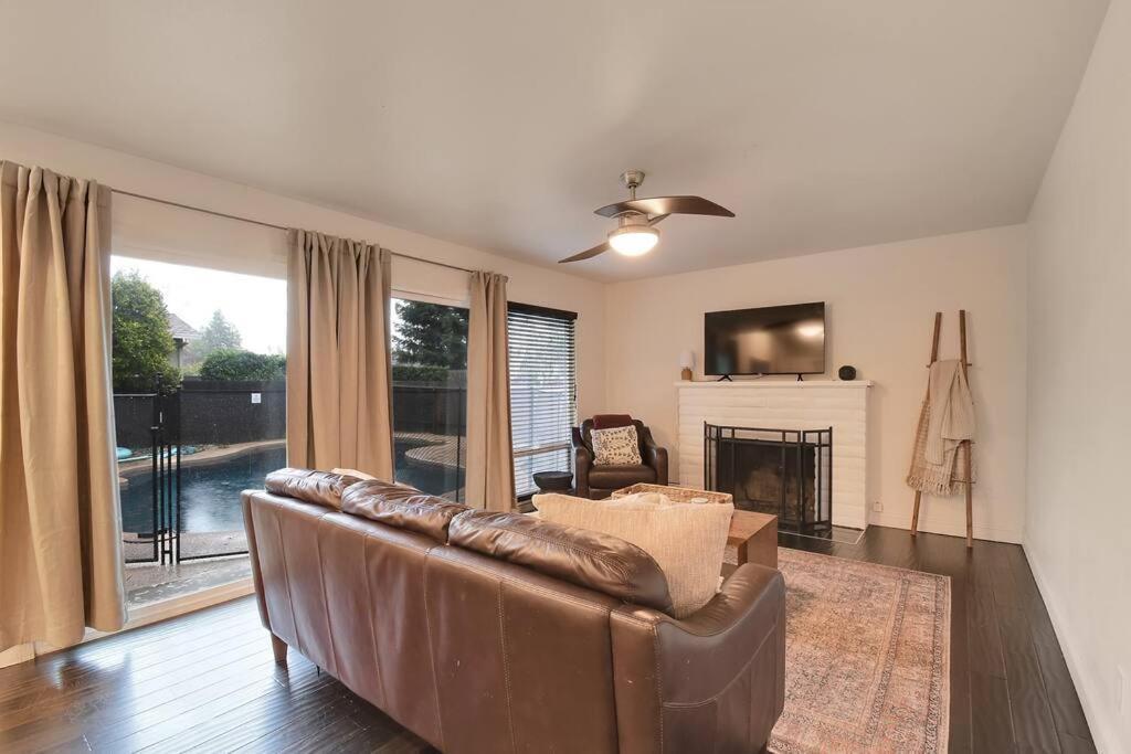 The Charming Home With A Pool ยูบาซิตี้ ภายนอก รูปภาพ