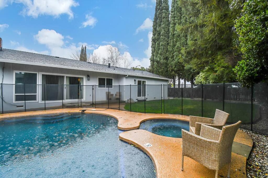 The Charming Home With A Pool ยูบาซิตี้ ภายนอก รูปภาพ